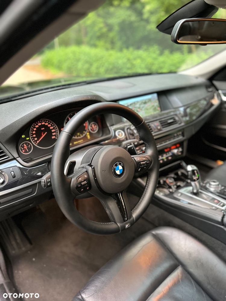 BMW Seria 5 525d - 28