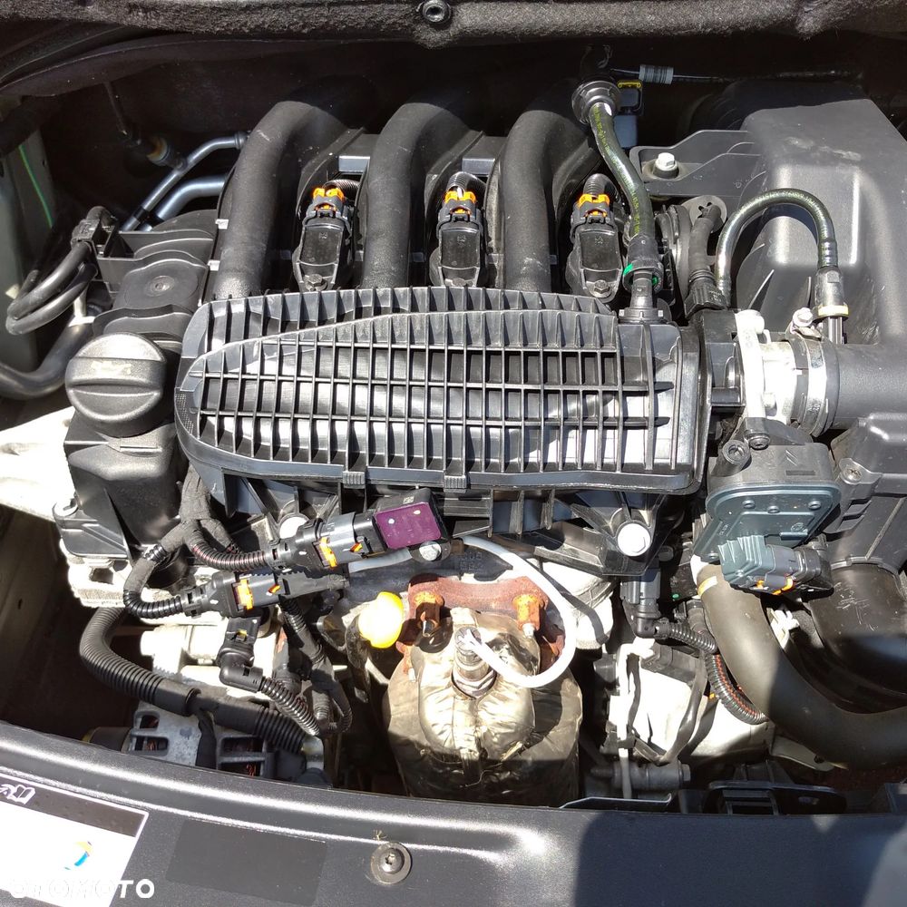 Peugeot 208 - 16