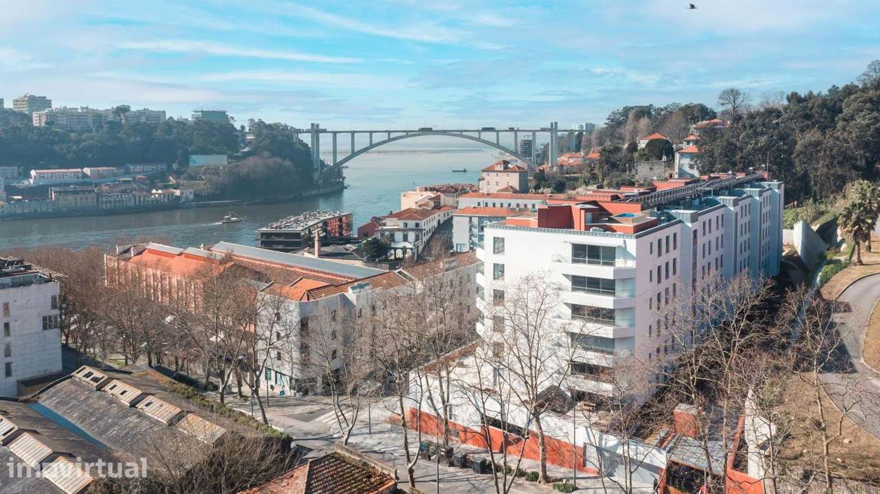 Apartamento T3 Luxo c/ Amplo Terraço | 5º Porto - Grande imagem: 2/31