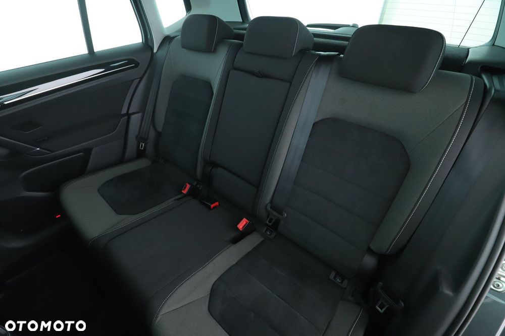 Volkswagen Golf - 25