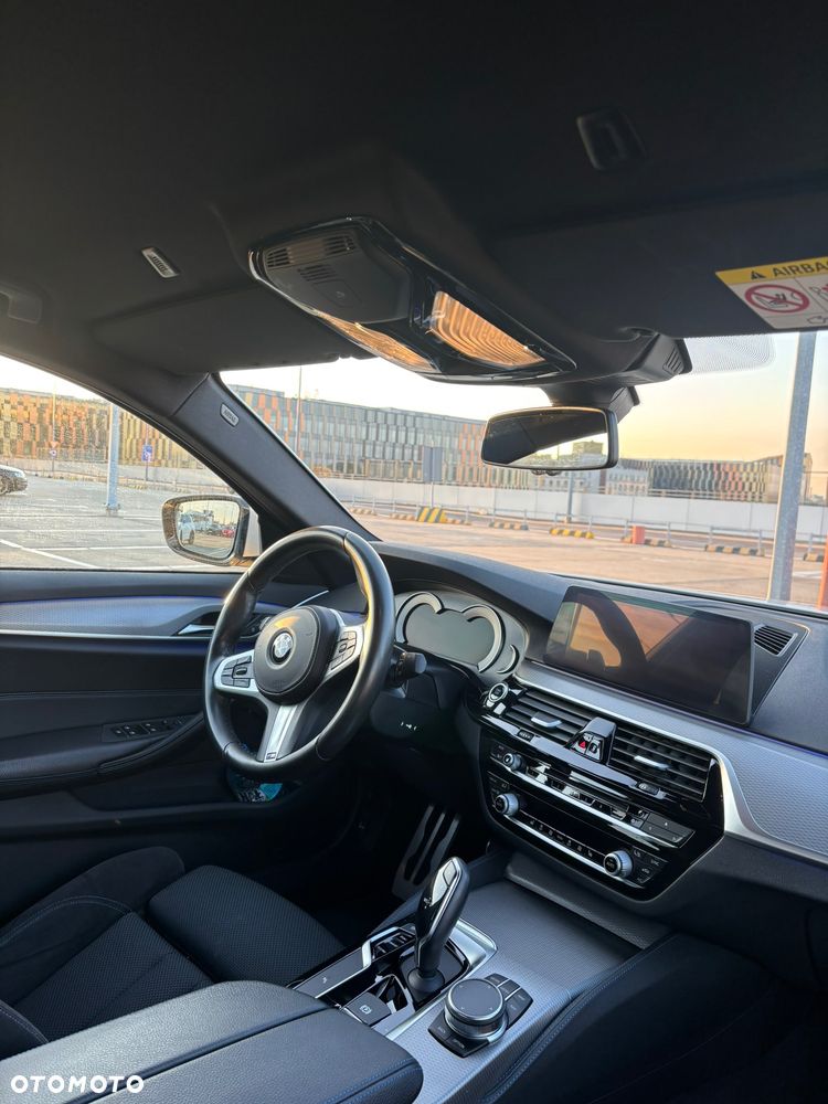 BMW Seria 5 520d xDrive - 17