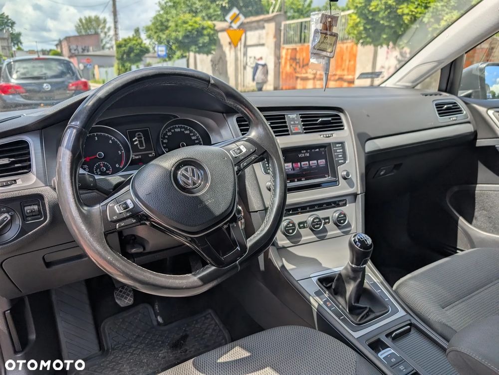 Volkswagen Golf 1.6 TDI BlueMotion Technology Comfortline - 24