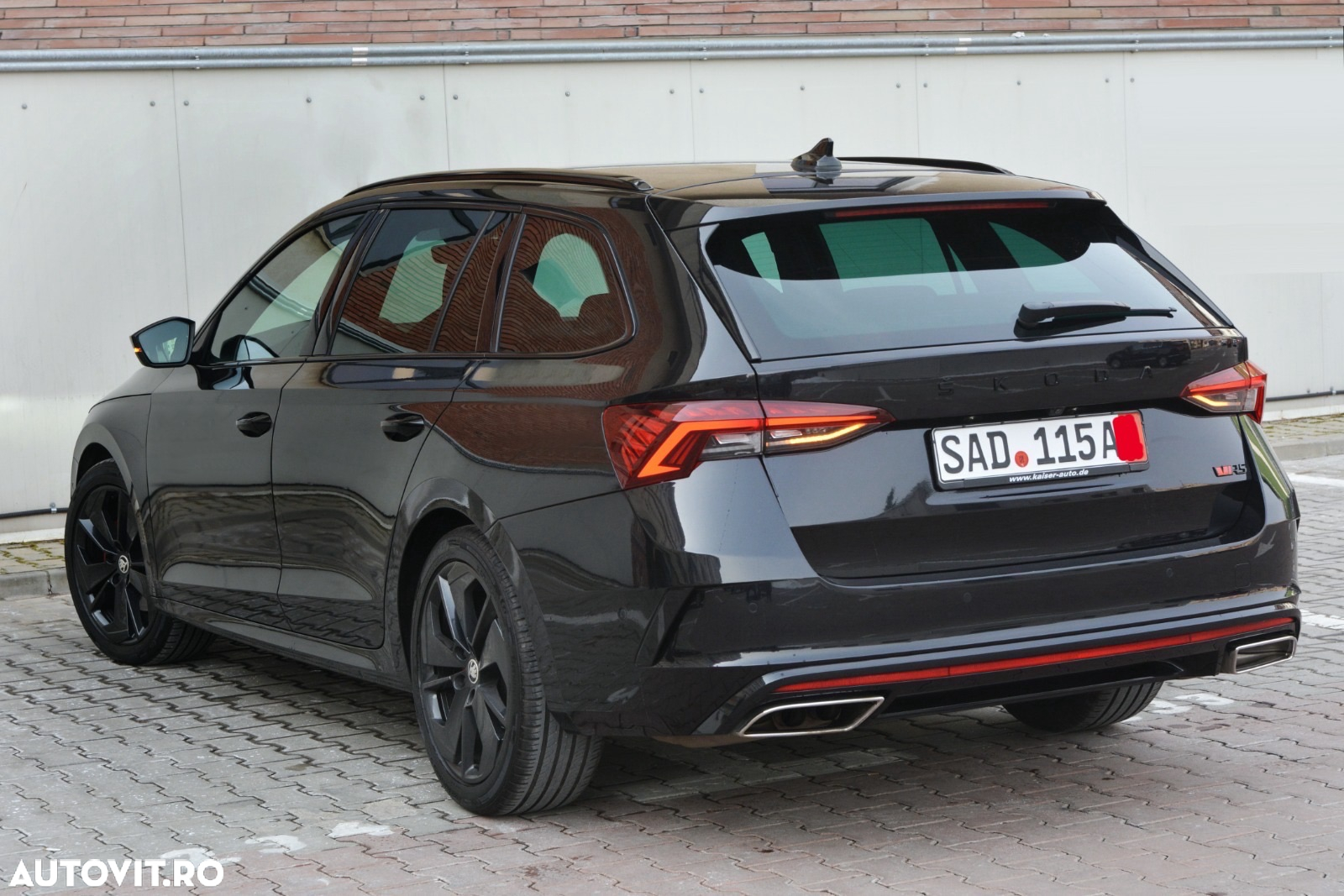 Skoda Octavia 2.0 TDI DSG RS Plus - 3