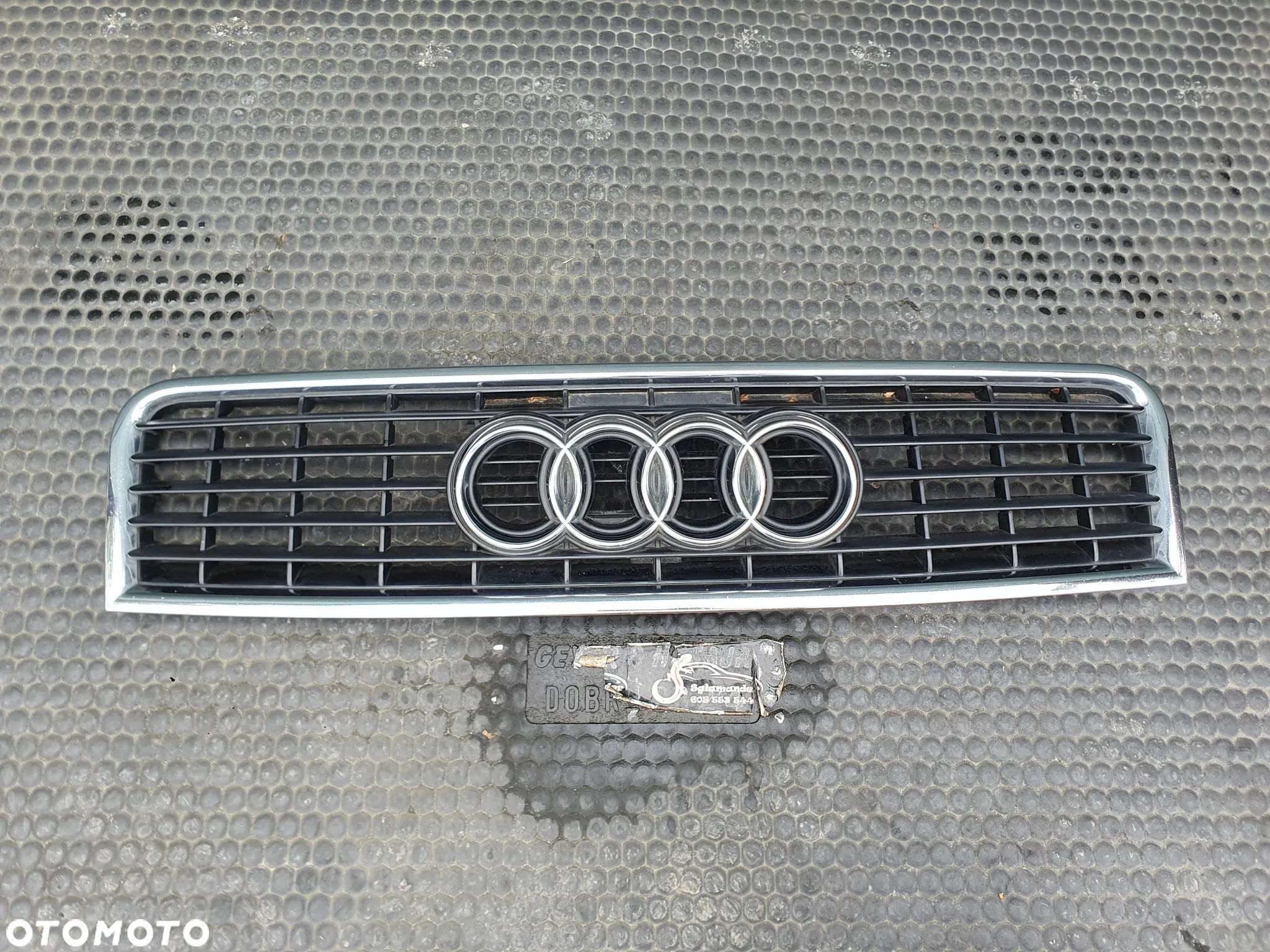 Atrapka 8E0853651F Atrapa Gril Maski Chrom Ramka Emblemat Znaczek Audi A4 B6 - 1