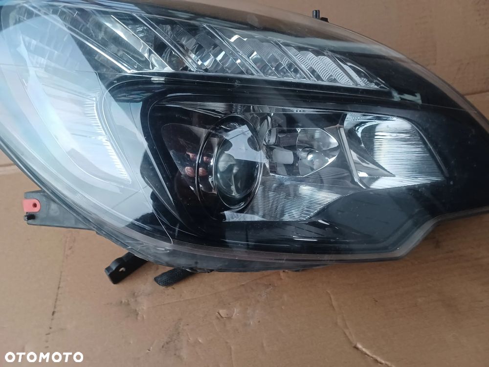 LAMPA PRZEDNIA PRAWA SOCZEWKA MERIVA B - 9