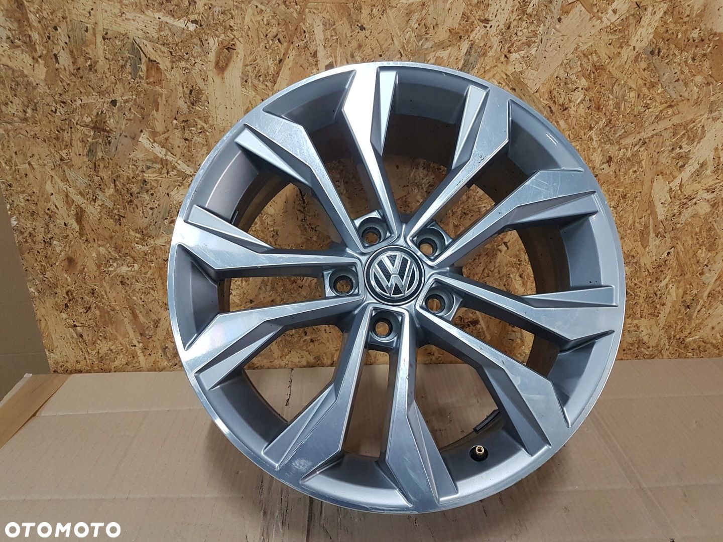 FELGA VW PASSAT B8 7Jx17 ET40 - 1