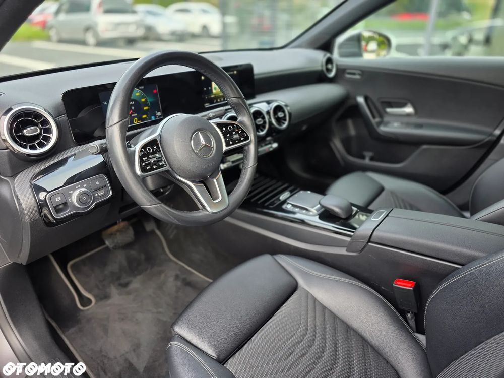 Mercedes-Benz Klasa A 180 Edycja specjalna 7G-DCT - 16
