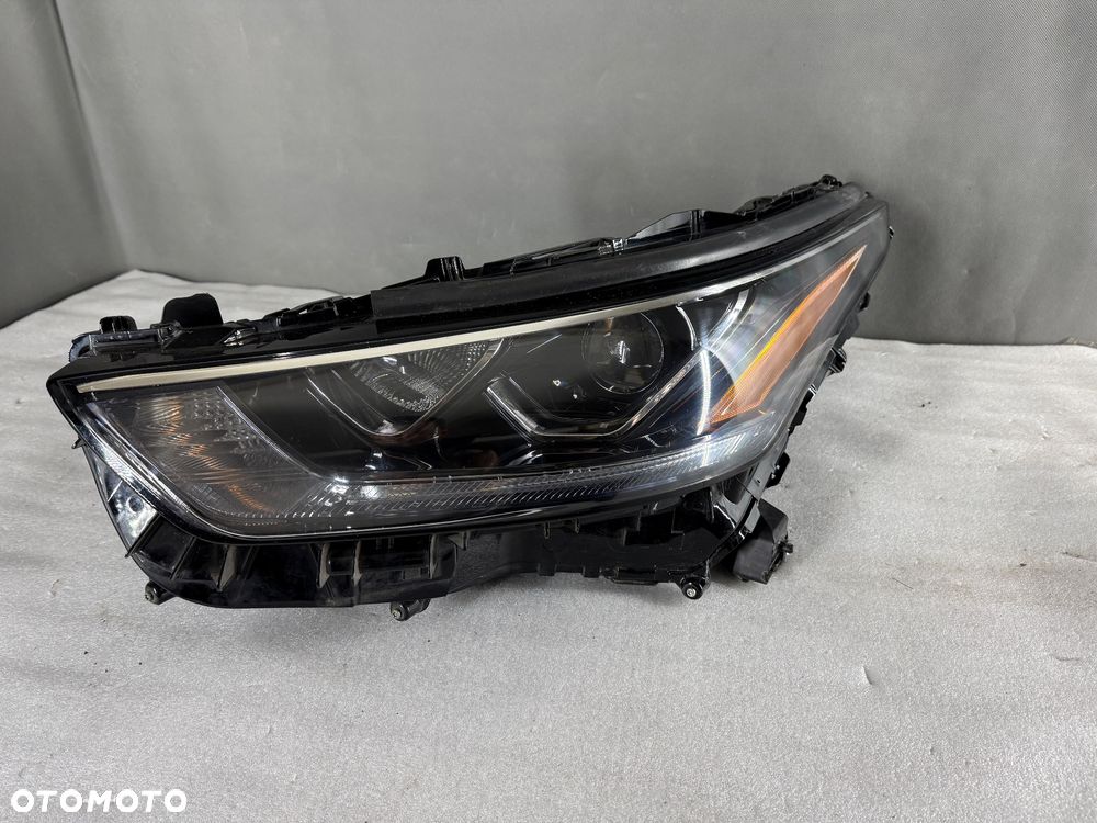 Reflektor lampa przednia lewa Toyota Highlander XU70 10100-8A06K - 1