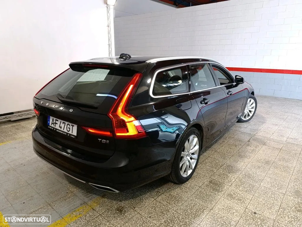 Volvo V90 2.0 T8 Momentum AWD Geartronic - 2