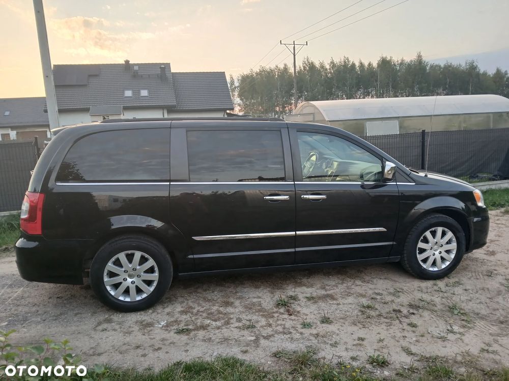 Chrysler Town & Country 3.6 Limited - 9