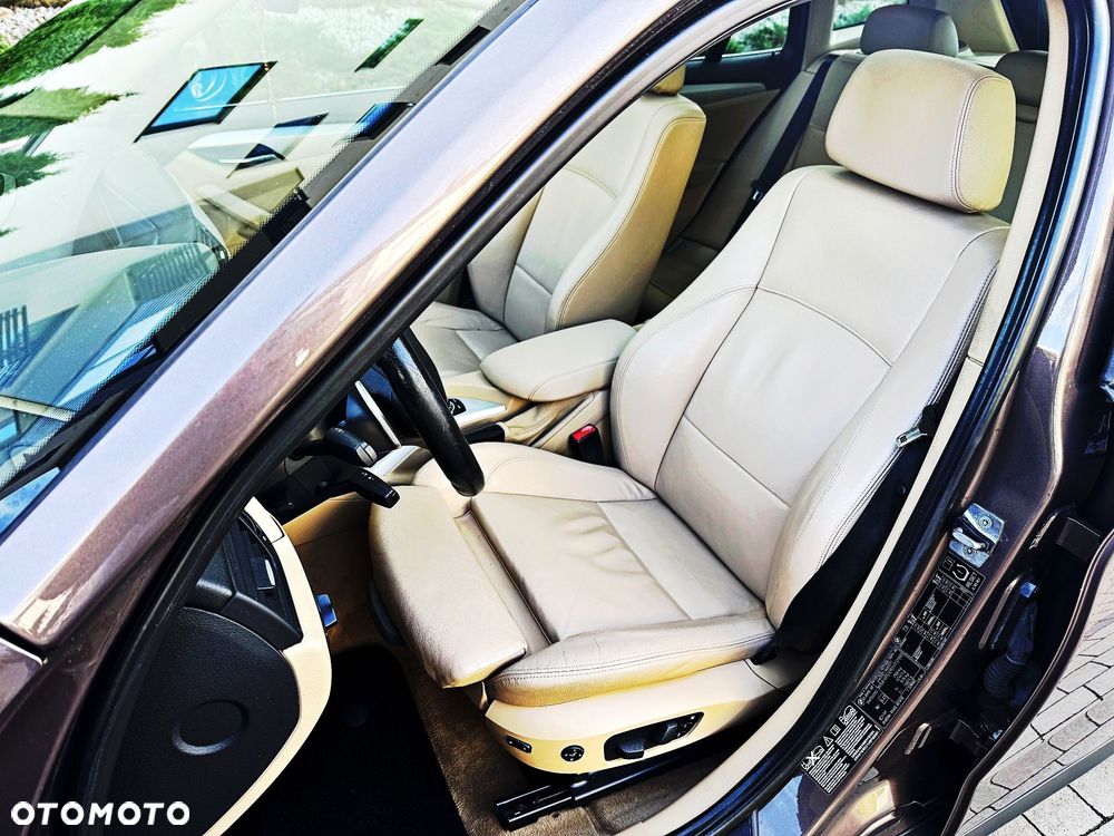 BMW X1 xDrive23d - 37