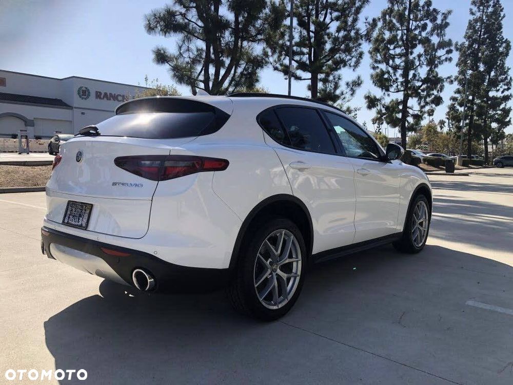 Alfa Romeo Stelvio 2.0 Turbo 16V AT8-Q4 Lusso - 4