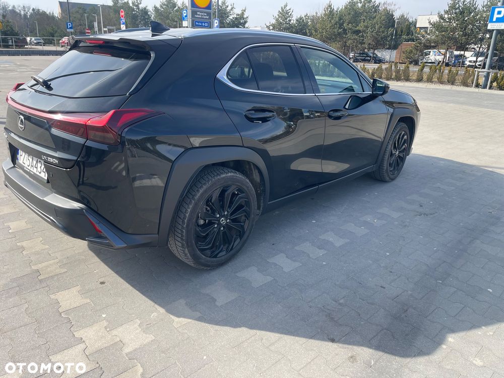 Lexus UX - 3
