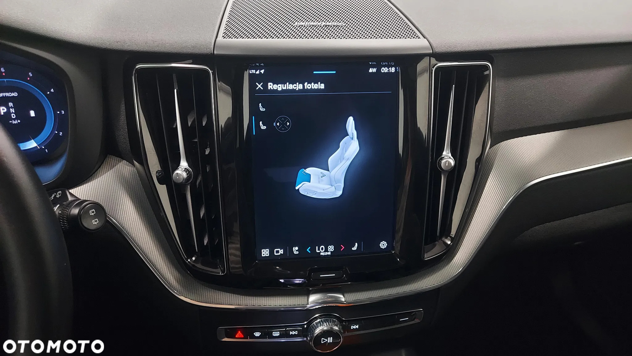 Volvo XC 60 B4 D AWD Plus Dark - 34