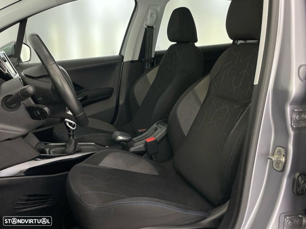 Peugeot 2008 1.2 PureTech Signature - 18