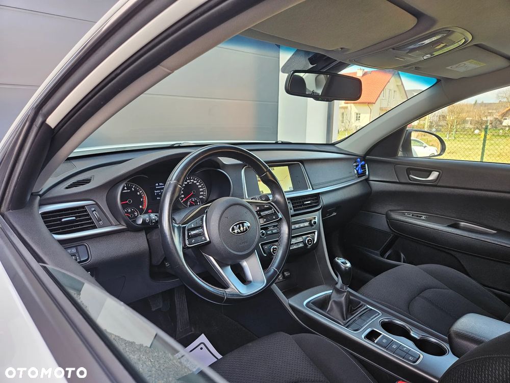 Kia Optima 2.0 M - 11