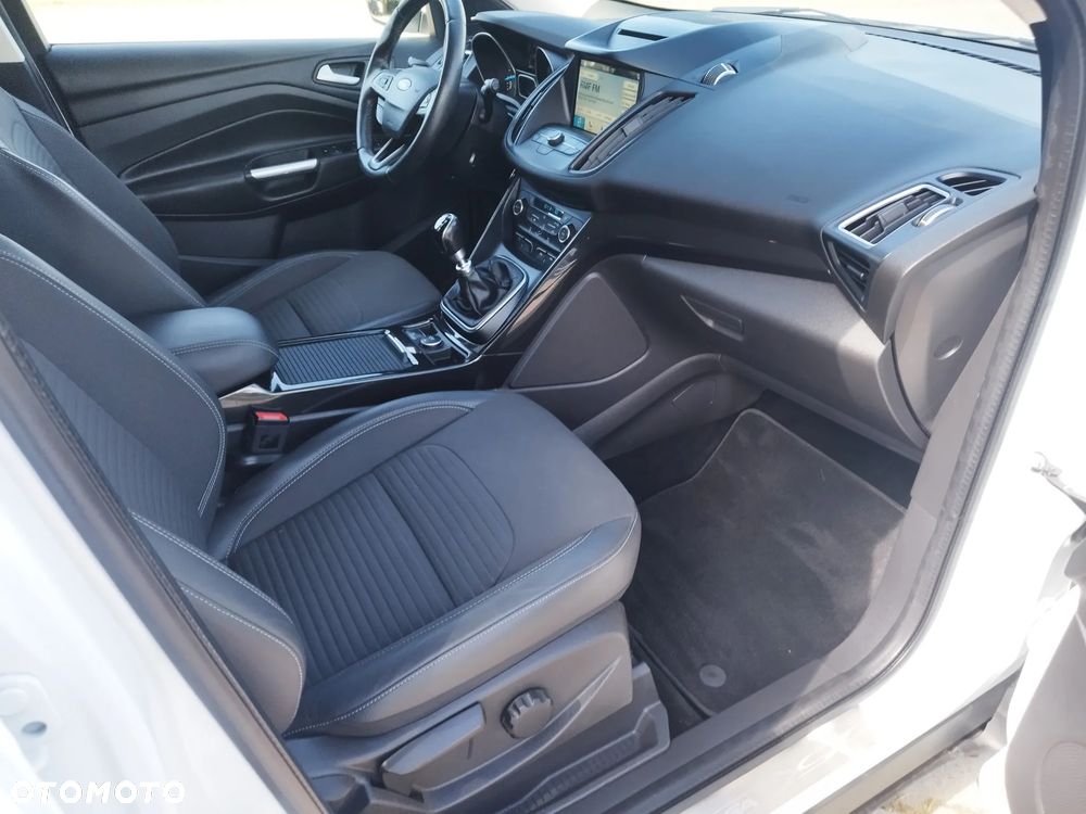 Ford Kuga 1.5 EcoBoost 2x4 Titanium - 28