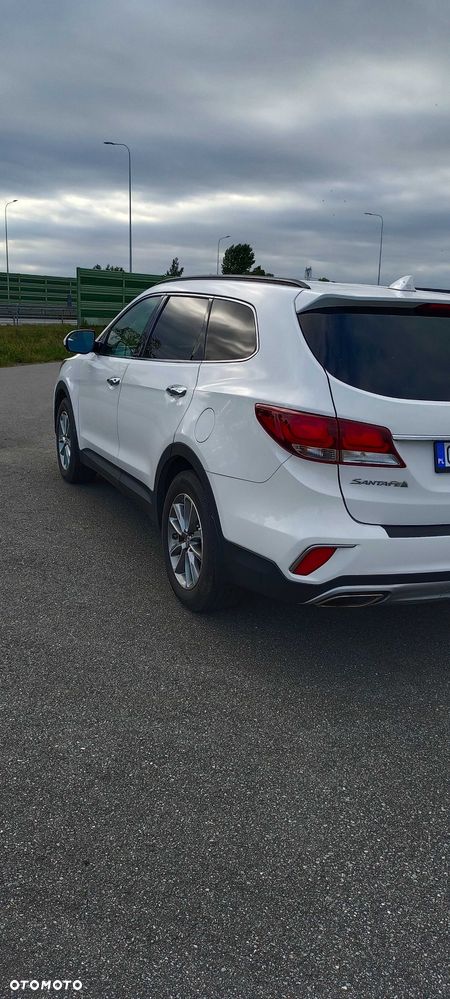 Hyundai Grand Santa Fe - 4