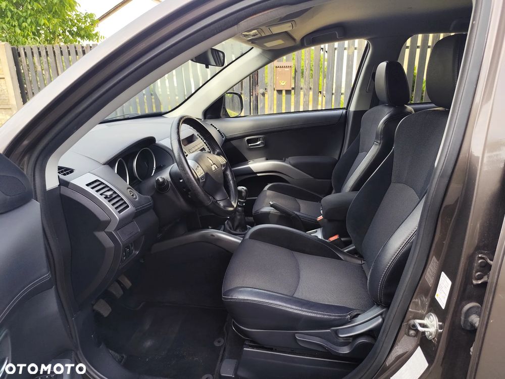 Mitsubishi Outlander 2.2 DI-D 4WD Invite - 3