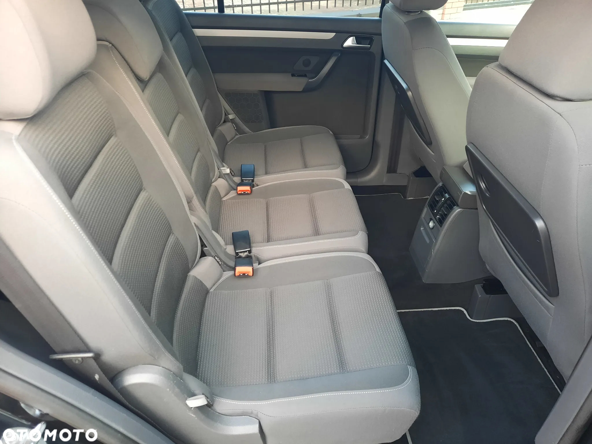 Volkswagen Touran 1.9 TDI Conceptline - 26