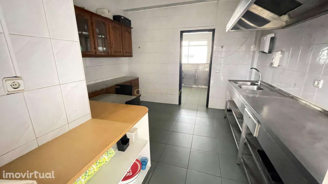 Loja para arrendamento na Avenida do Rio - Torno, Lousada - Grande imagem: 4/14