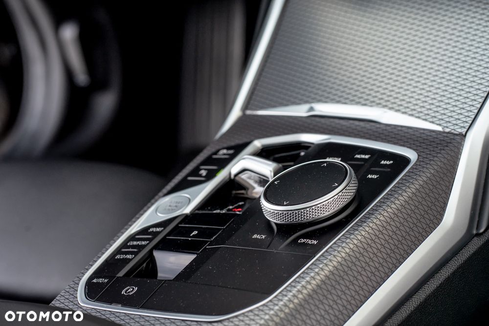 BMW Seria 3 320d xDrive M Sport Shadow sport - 33