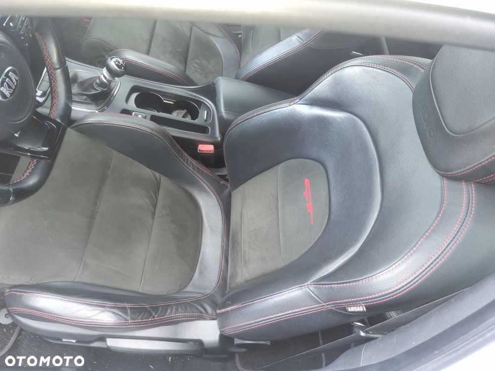 Kia Ceed 1.6 T-GDI GT - 7