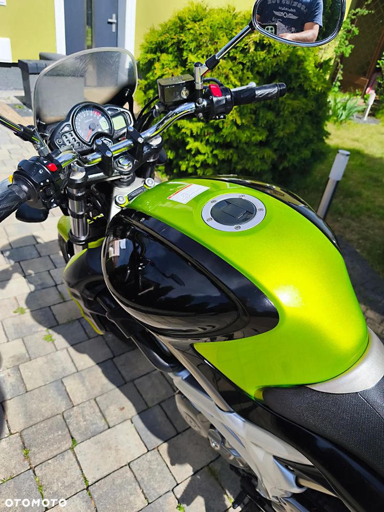Suzuki Gladius - 8