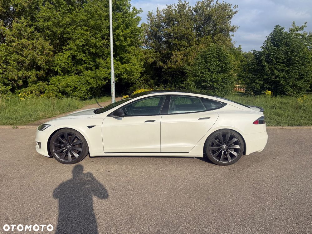 Tesla Model S - 8