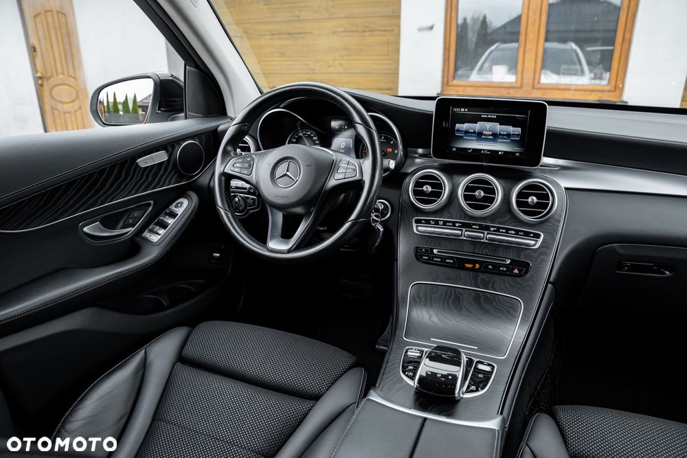 Mercedes-Benz GLC 250 d 4Matic 9G-TRONIC AMG Line - 25