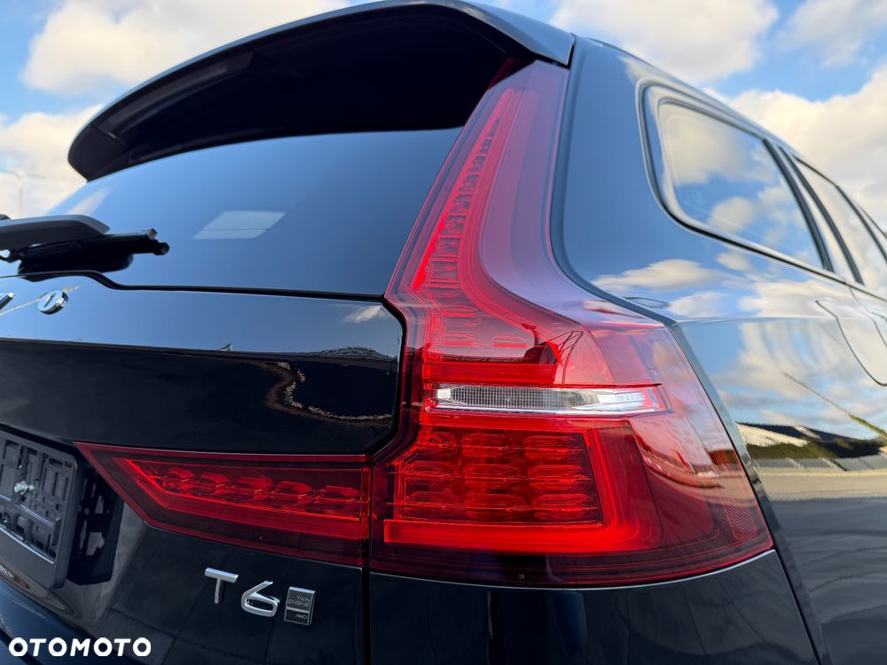 Volvo V60 T6 AWD Plug-In Hybrid Plus Dark - 11
