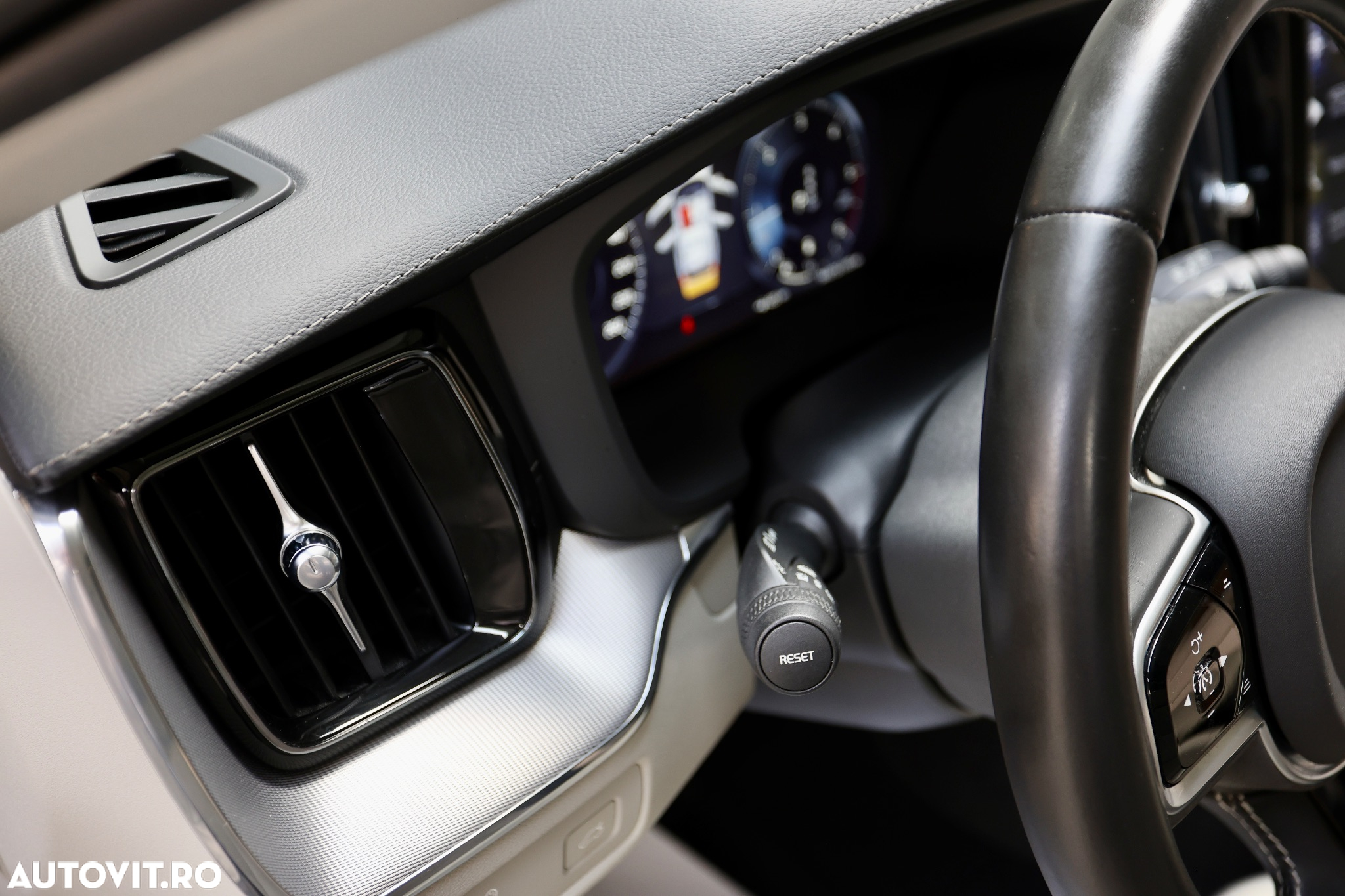 Volvo XC 60 B5 MHEV AT8 AWD Inscription - 25