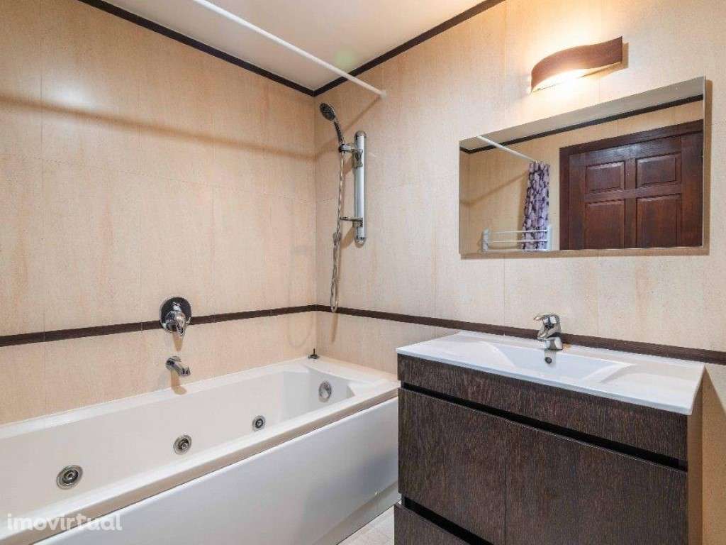 Moradia 5 quartos (V4+1) estilo tradicional com piscina perto do ce... - Grande imagem: 5/30