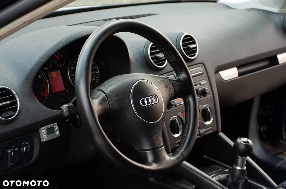 Audi A3 3-drzwiowe 2.0 FSI Attraction - 21