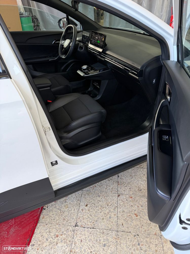 MG MG4 77 kWh Extended Range Luxury - 14