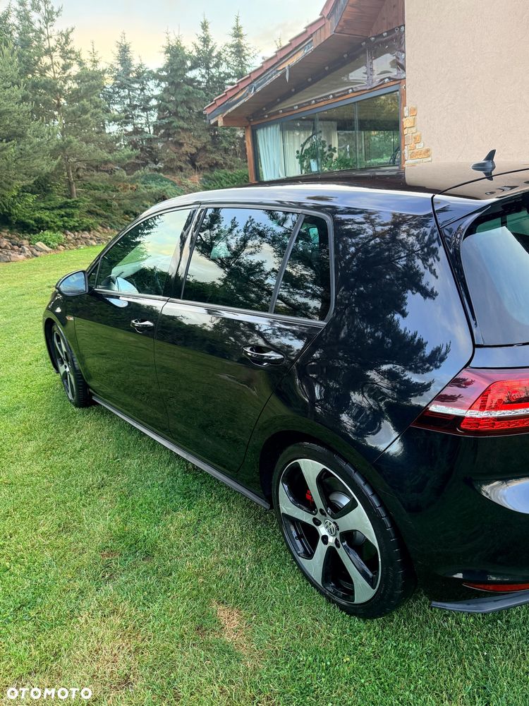Volkswagen Golf - 5