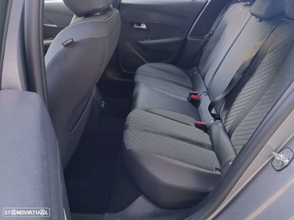 Peugeot 208 1.2 Hybrid Allure e-DCS6 - 32