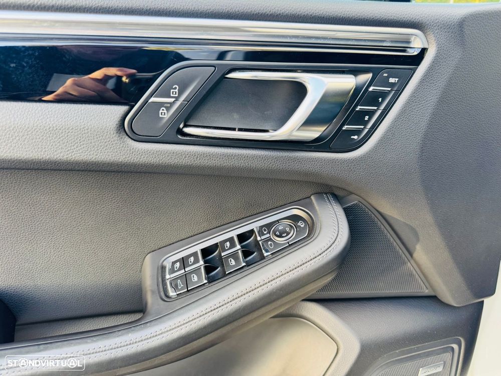 Porsche Macan S - 23