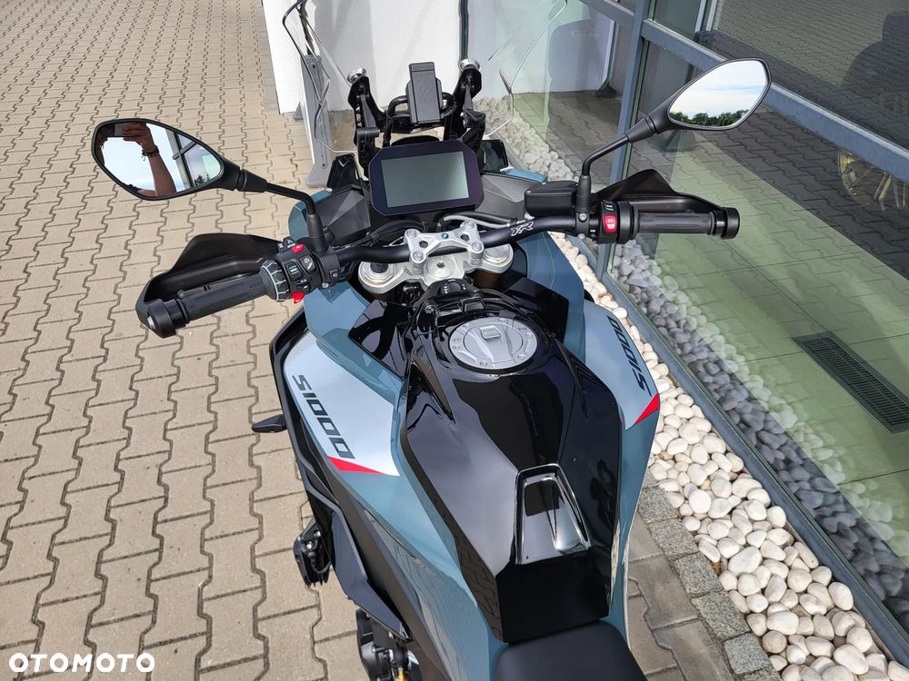BMW XR - 17