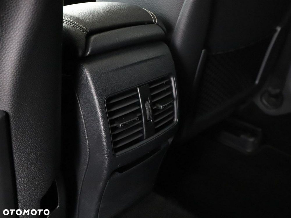Mercedes-Benz CLA 200 7G-DCT Urban - 37
