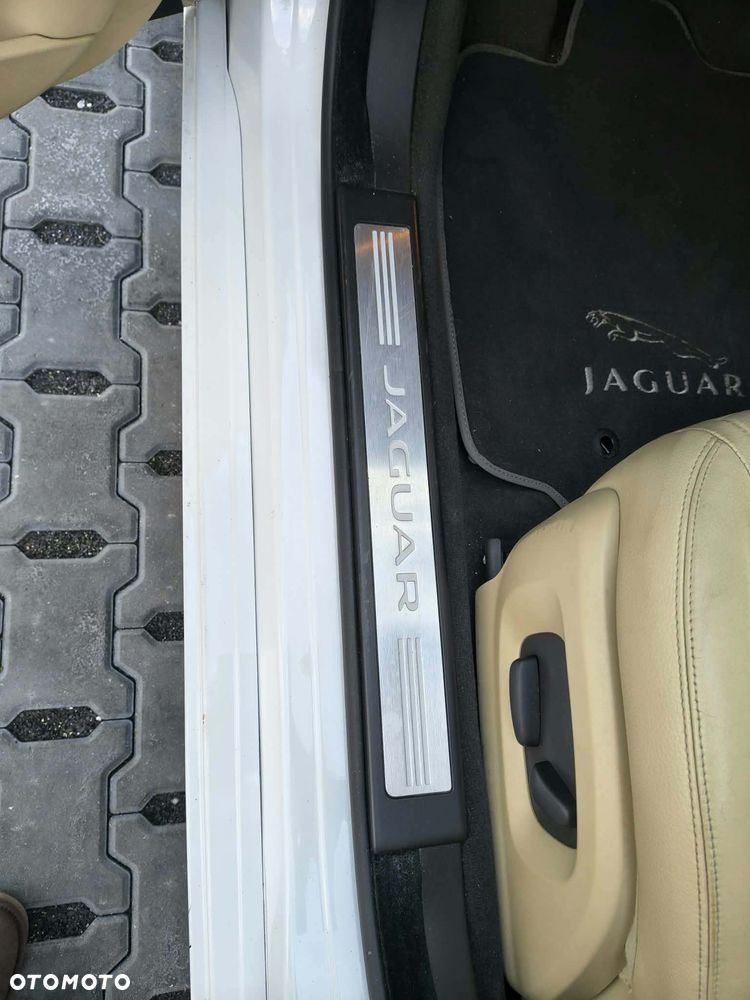 Jaguar XF 2.0 T Luxury - 7