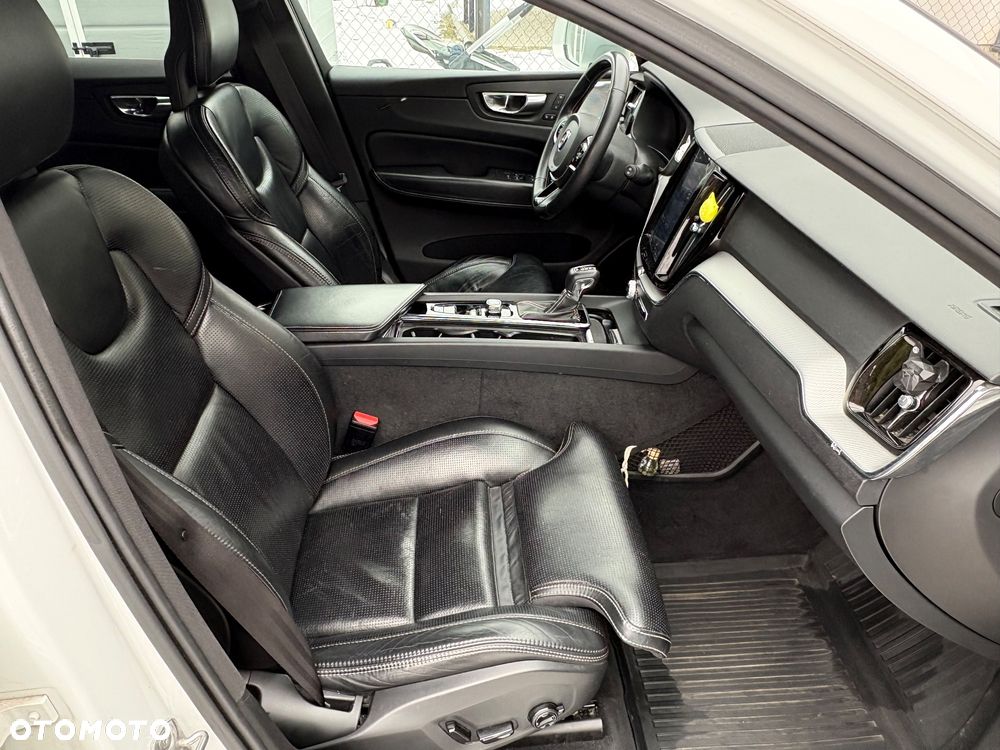 Volvo XC 60 T5 AWD R-Design - 12