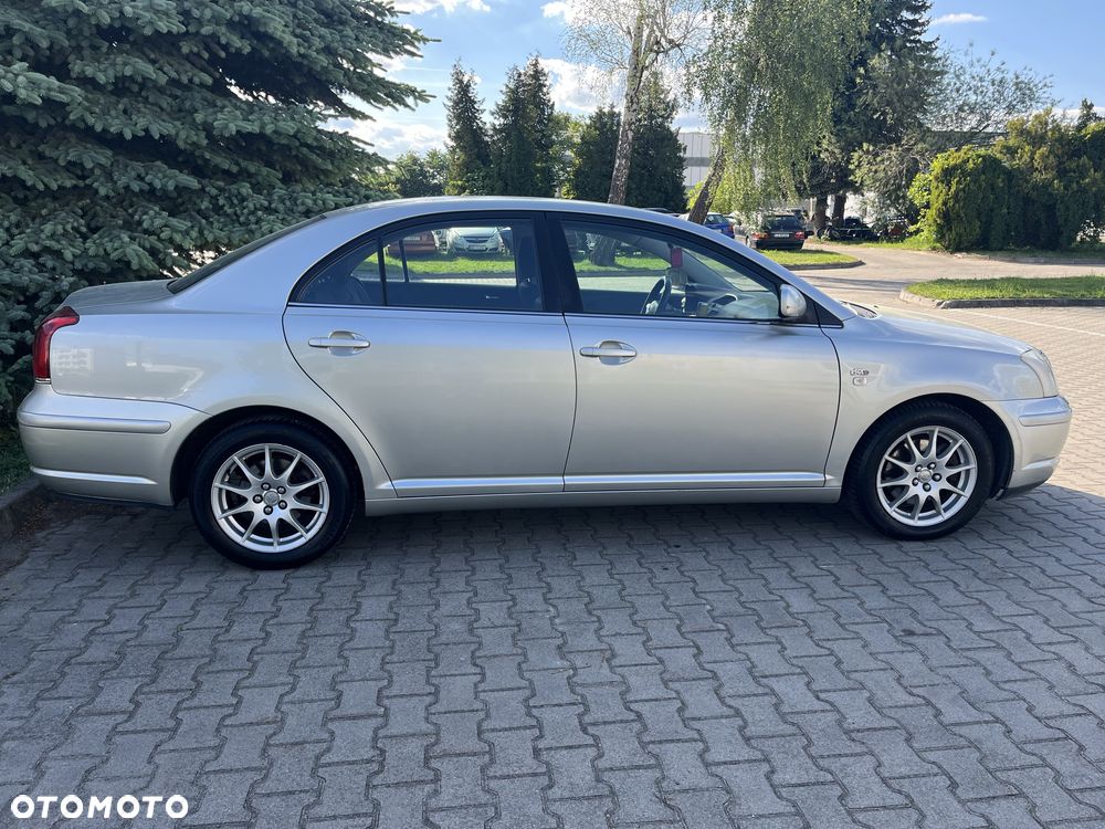 Toyota Avensis - 2