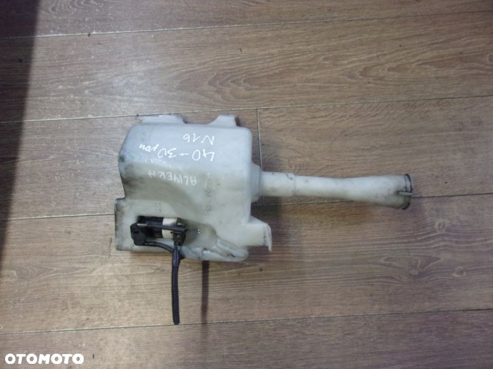 ZBIORNICZEK SPRYSKIWACZY NISSAN ALMERA N16 - 1