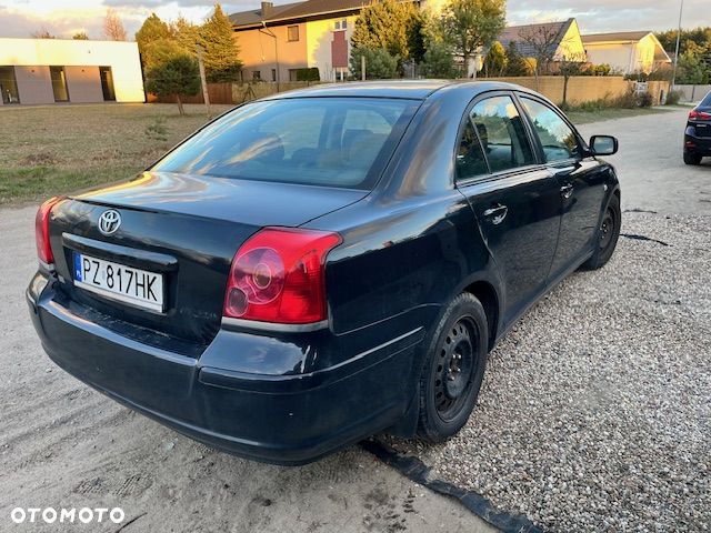 Toyota Avensis 1.6 VVT-i Terra - 3