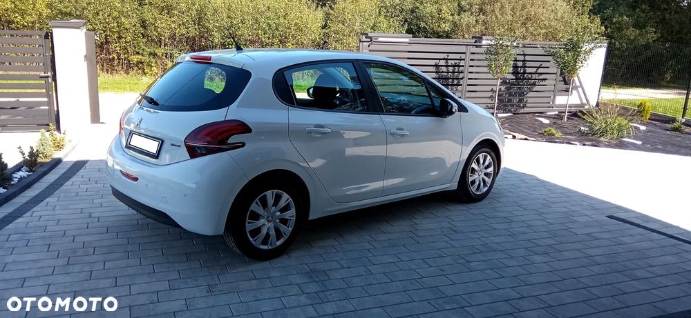 Peugeot 208 - 13
