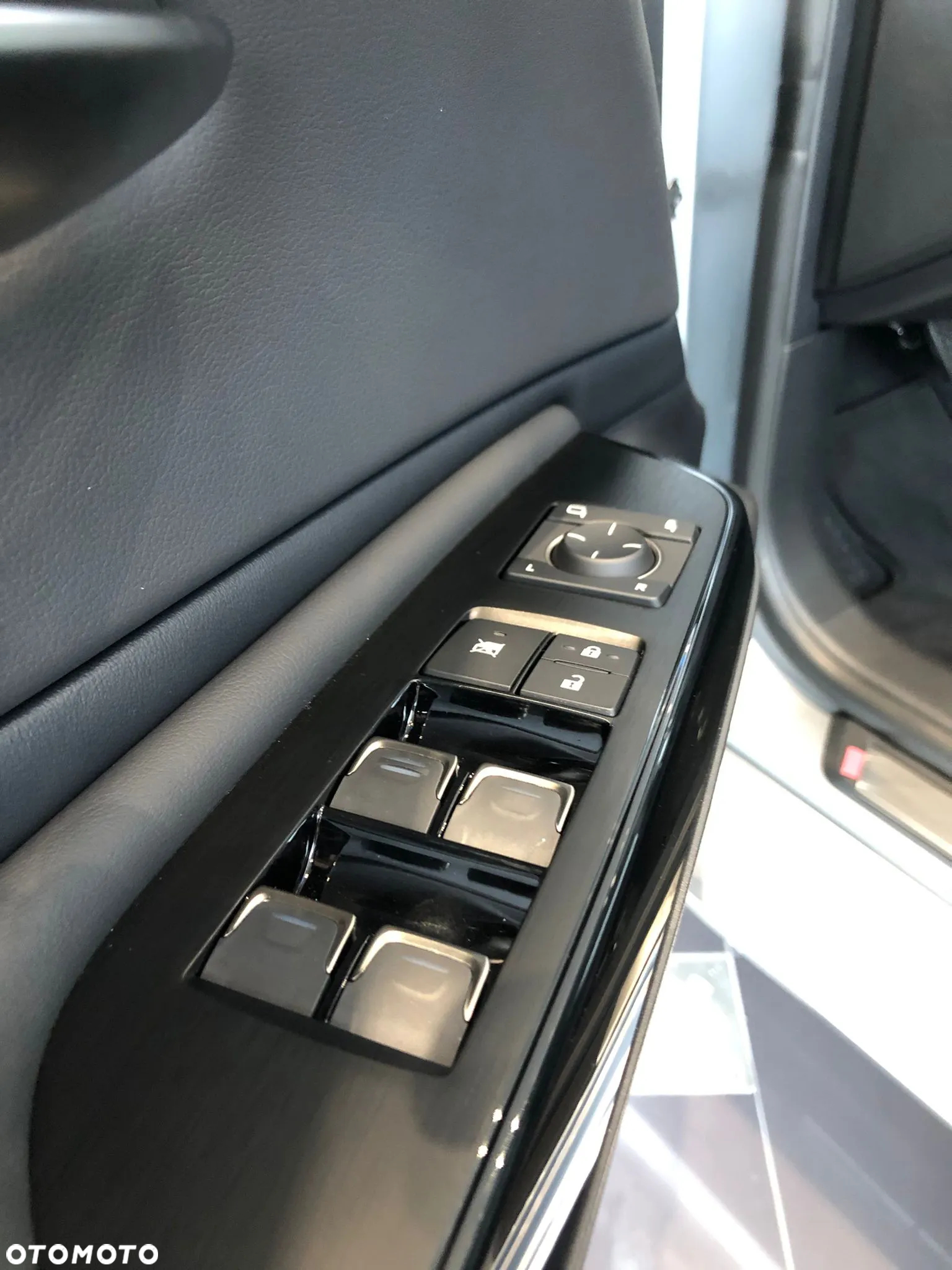 Lexus ES 300h Business Edition - 16