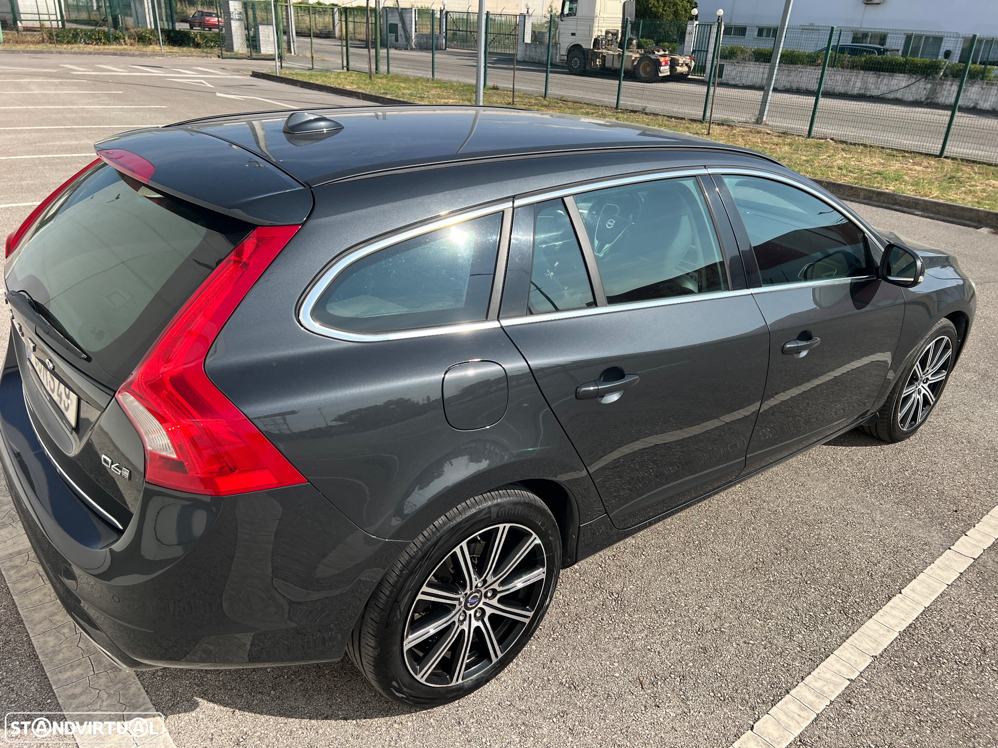 Volvo V60 2.4 D6 R-Design Sum.AWD Phev - 6