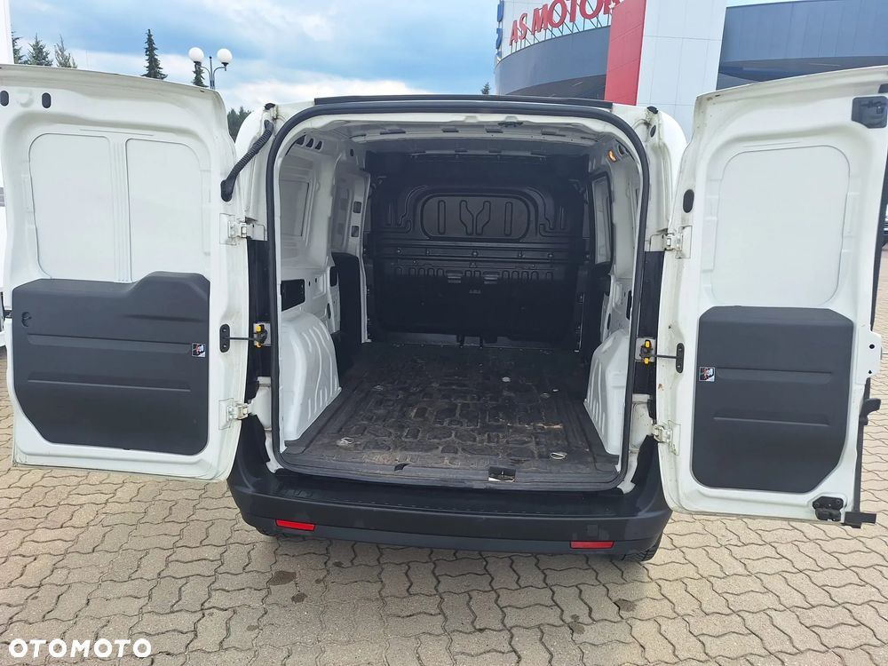 Fiat Doblo Maxi diesel 1,6 105KM blaszak 3 osobowy Krajowy FV23% - 18