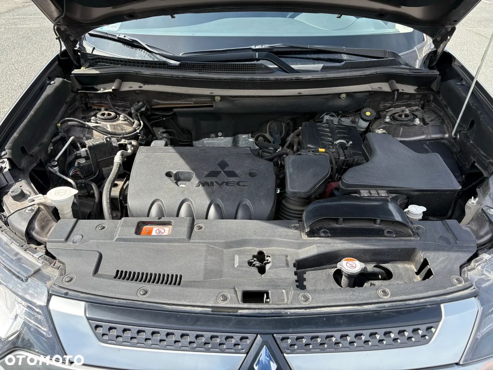 Mitsubishi Outlander 2.0 Invite + 2WD - 10